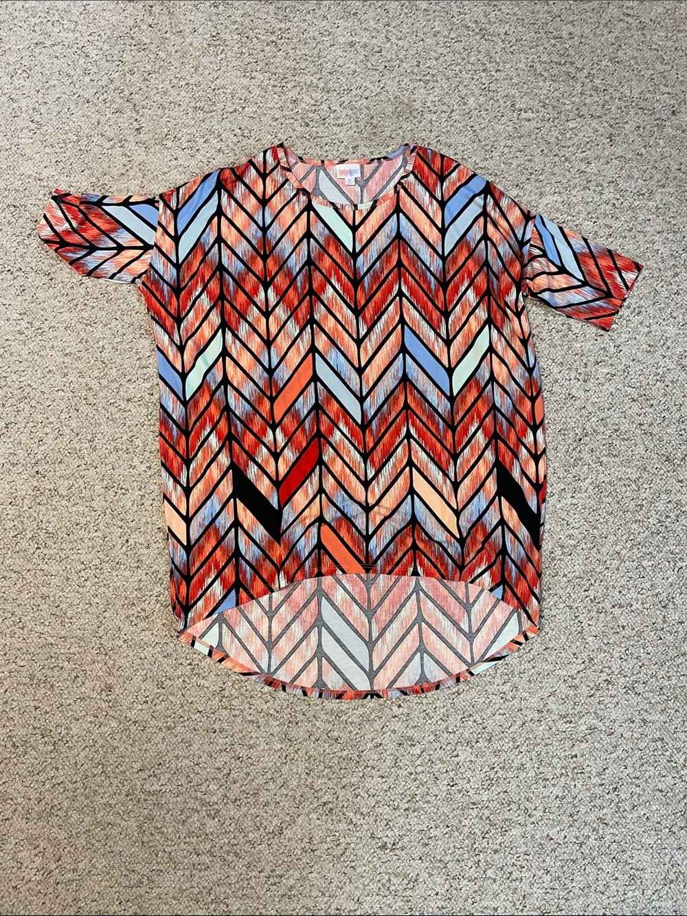 LuLaRoe Assorted Women’s Short Sleeve Tees in Blue, Green, Red, Cream - Picture 10 of 16